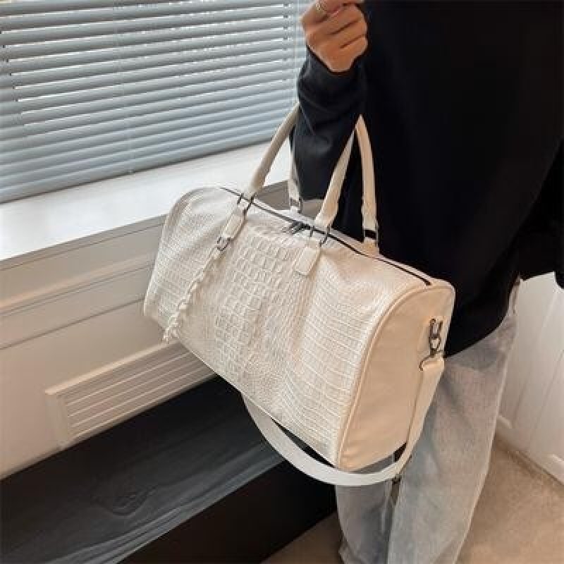 Большая емкость Pu Кожа Tote с толстой цепью Сумка на плечо Женщины Дорожные сумки Женские роскошные